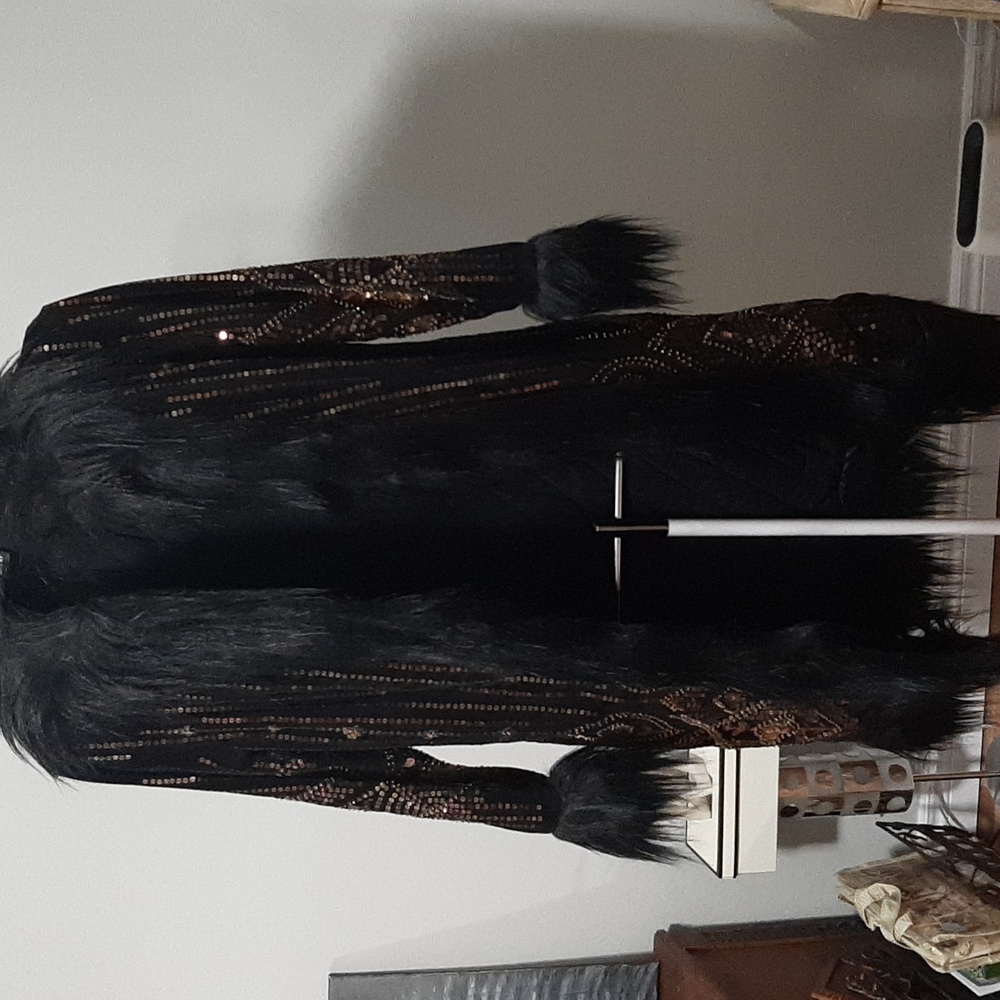Beautiful Coat. - Picture 3 of 3